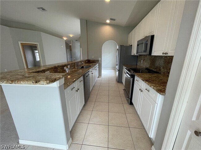 Building Photo - 1945 Crestview Way