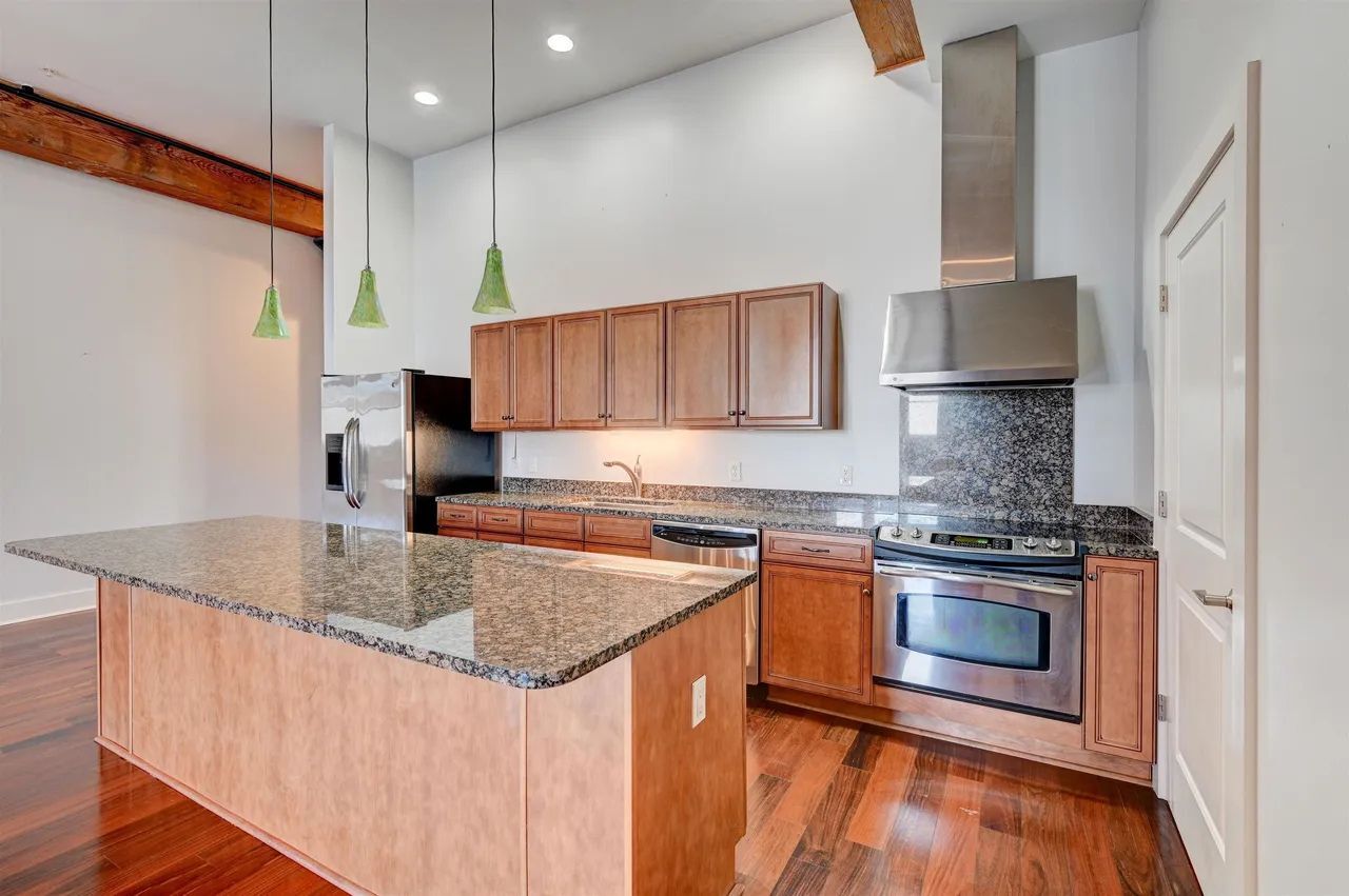 Building Photo - 435 S Front St