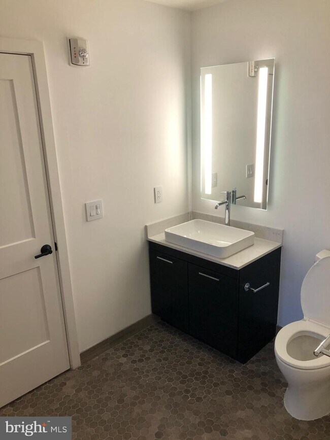 Building Photo - 70 N St SE