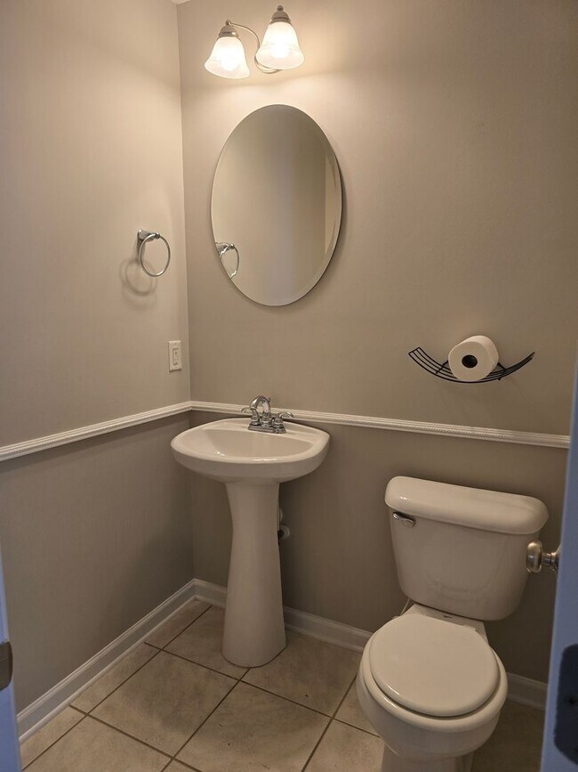 Building Photo - New Listing!!