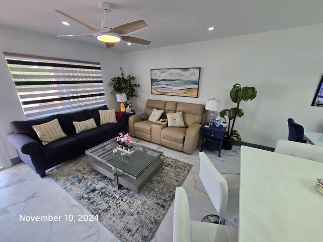 Building Photo - 2909 Middle River Dr