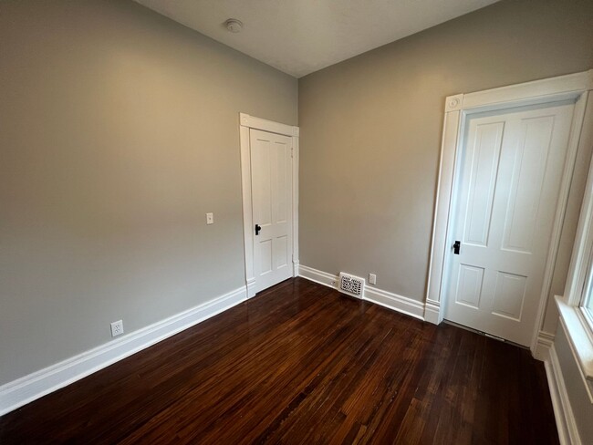 Building Photo - Fully Remodeled 2 Bed 1 Bath!!