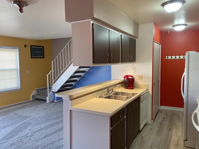 Living Room/Kitchen - 1647 Wingate Blvd