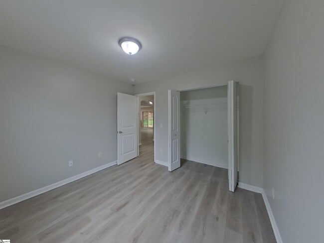 Building Photo - 205 Terilyn Ct