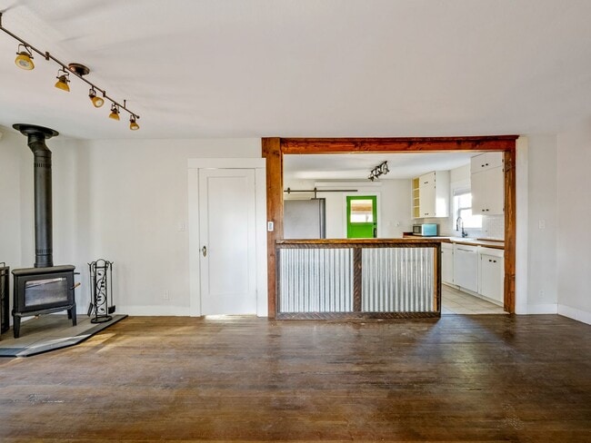 Building Photo - Adorable, fully updated 1-bdr/1-bath Milwa...