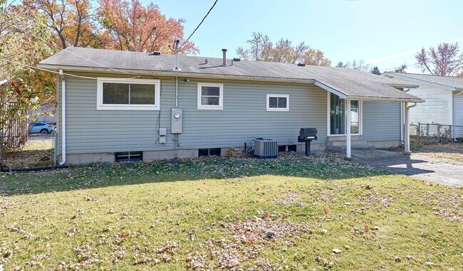 Building Photo - 2365 N Pointe Ln