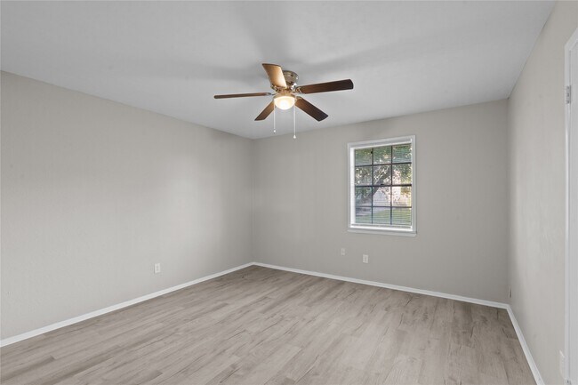 Building Photo - 2729 Main St