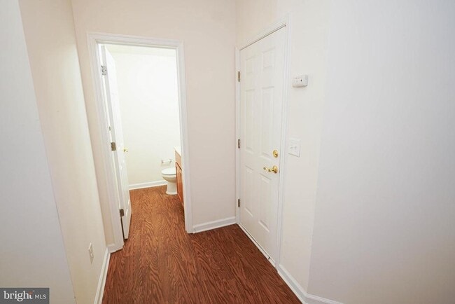 Building Photo - 403 Parkview Ct
