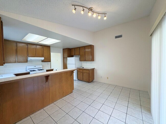Building Photo - Beautiful Home in a Cul-de sac