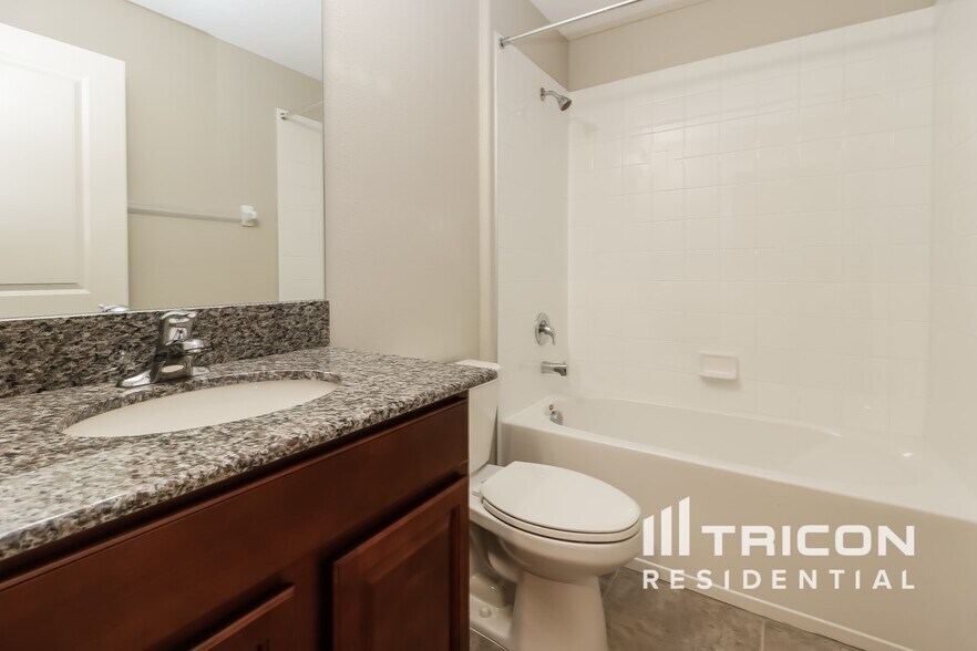 Building Photo - 1732 Broad Winged Hawk Dr