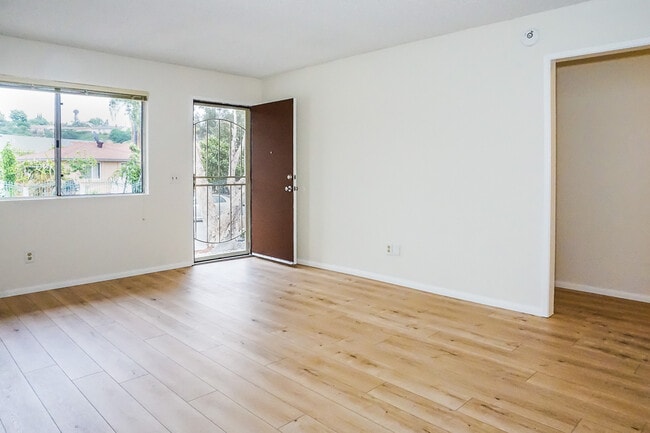 Building Photo - Detached home centrally located in Linda V...