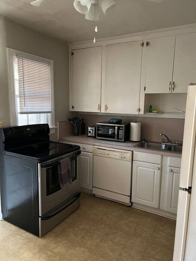 Building Photo - Charming 2 bedroom Duplex