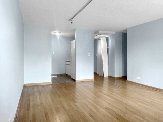 Building Photo - 30 E Division St