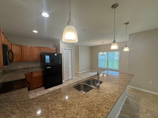 Building Photo - 527 Bristol Cir