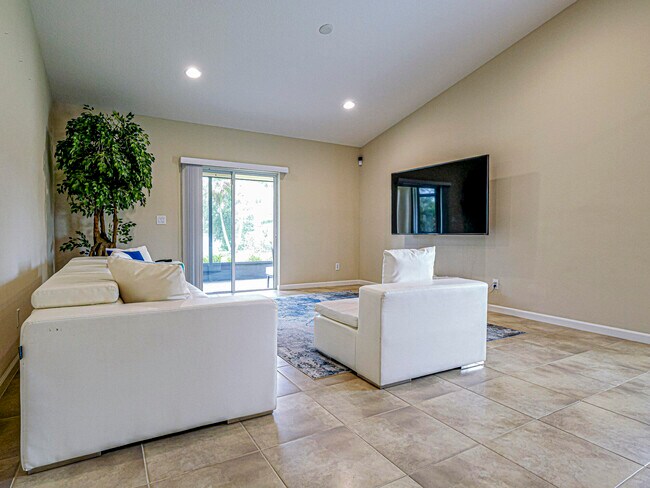 Building Photo - 1750 Berkshire Cir SW