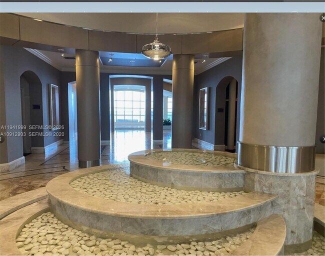 Building Photo - 808 Brickell Key Dr