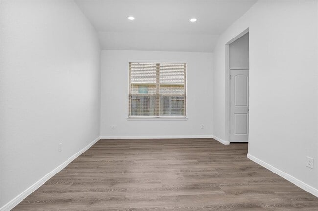 Building Photo - 31411 Raleigh Creek Dr