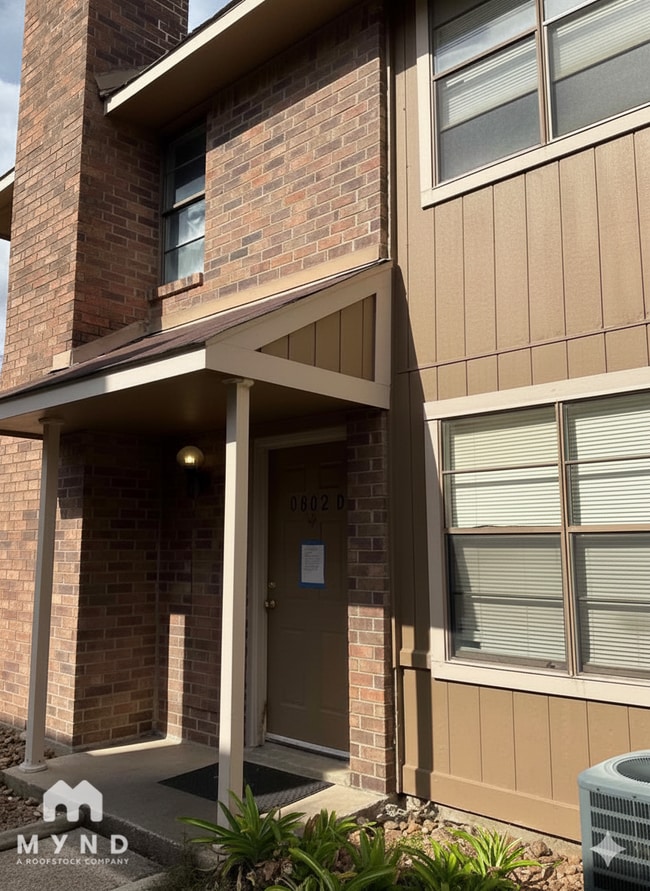 Building Photo - 1819 Briarcreek Blvd