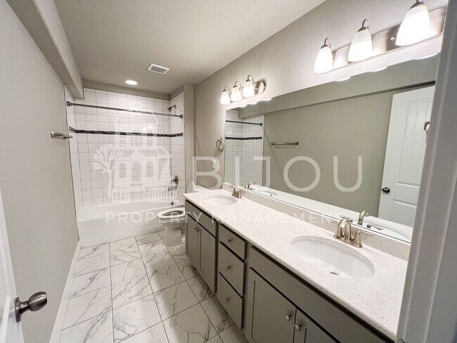 Building Photo - Grand Overlook to the Mountains!