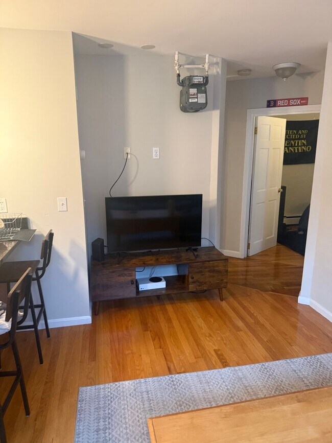 Building Photo - Check out this 2 bed in the North End...