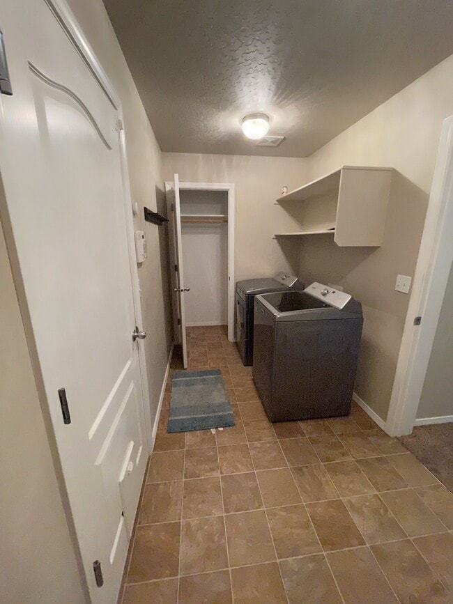 Building Photo - 2260 N Baywing Hawk Pl