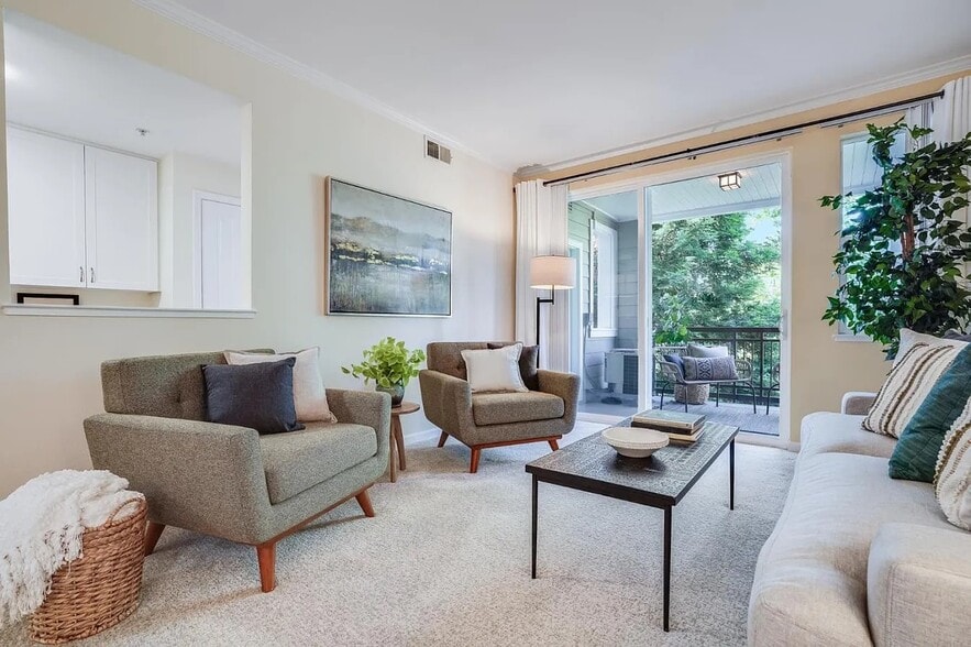 Building Photo - 1982 W Bayshore Rd