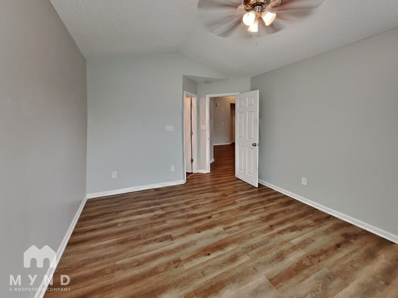 Building Photo - 2209 Maybrook Dr