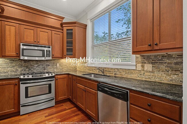 Building Photo - Beautiful Two Bedroom Townhouse In Humboldt - End Unit!