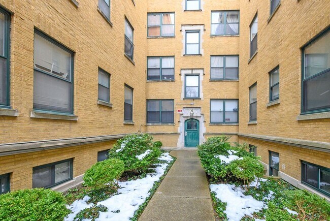 Primary Photo - Beautiful 2Bed/1Bath in South Shore