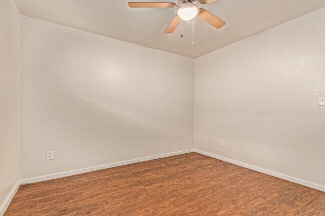 Building Photo - 1 Bed | 1 Bath -  Tempe Courtyard Style Unit