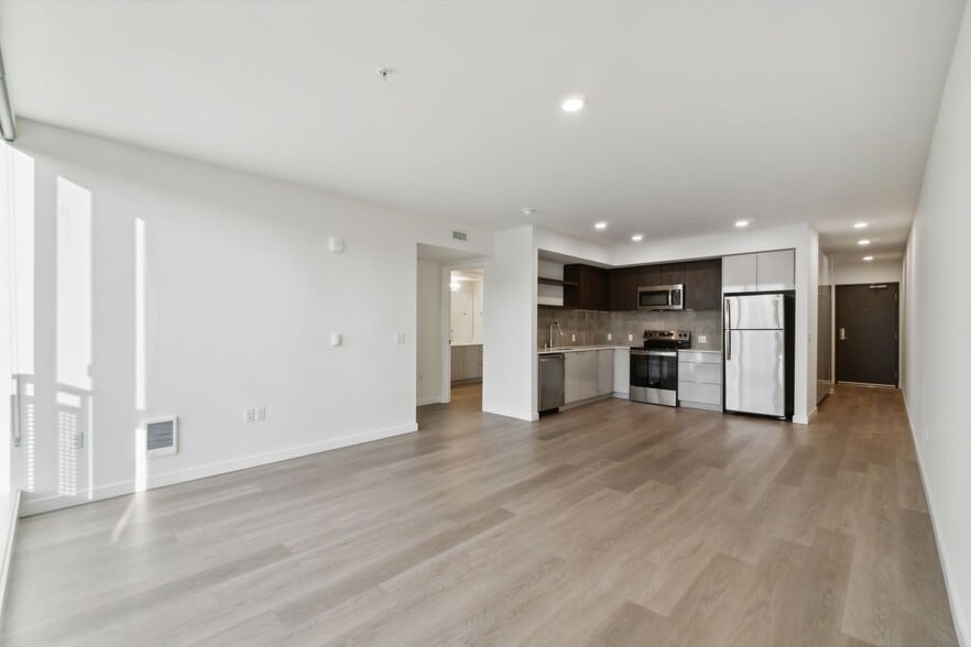 Interior Photo - 23 Broadway