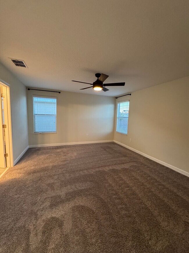 Building Photo - STOREY PARK - 3BR/2.5BA TWO STORY HOME