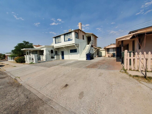 Building Photo - "Charming 1-Bed Oasis in Tucson - Cozy 660 Sq. Ft. Retreat on S 7th Ave!"