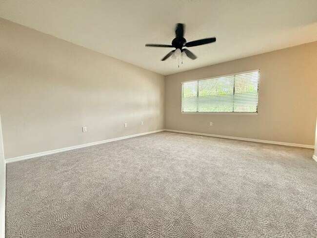 Building Photo - Large and Stunning 2700sqft Newly Renovated 3BR 3BTH!