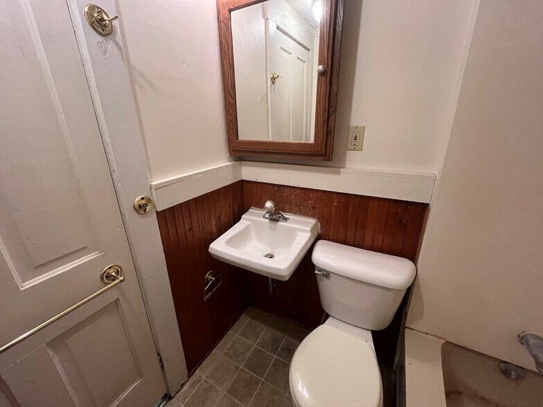 Building Photo - 1037 Jenifer St