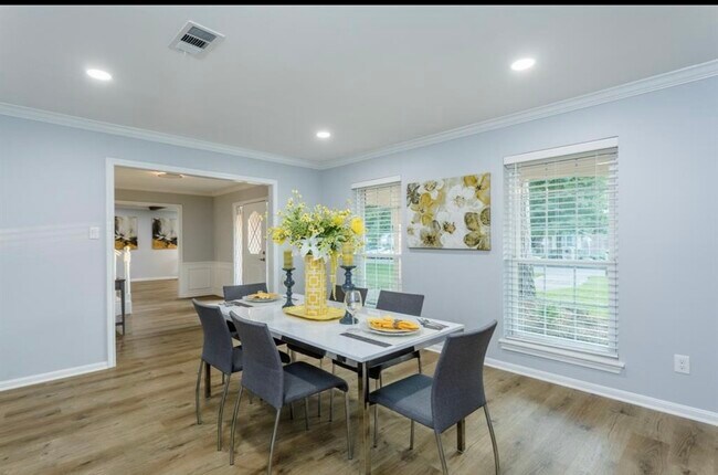 Building Photo - 15614 Pebble Bend Dr