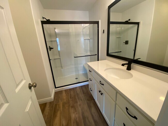 Building Photo - A RELAXING RETREAT - 3 bd/2.5 bath Twin Home for Rent