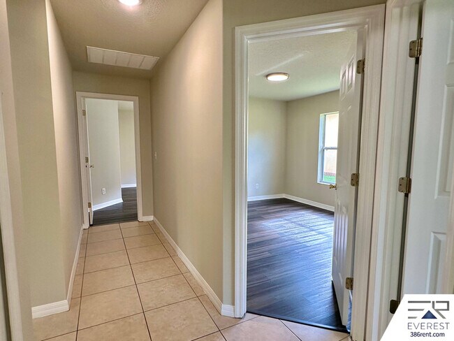 Building Photo - 7 Waywell Pl