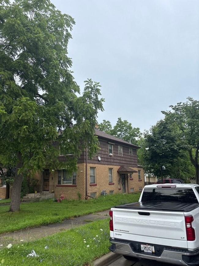 Building Photo - 3500 N 48th St