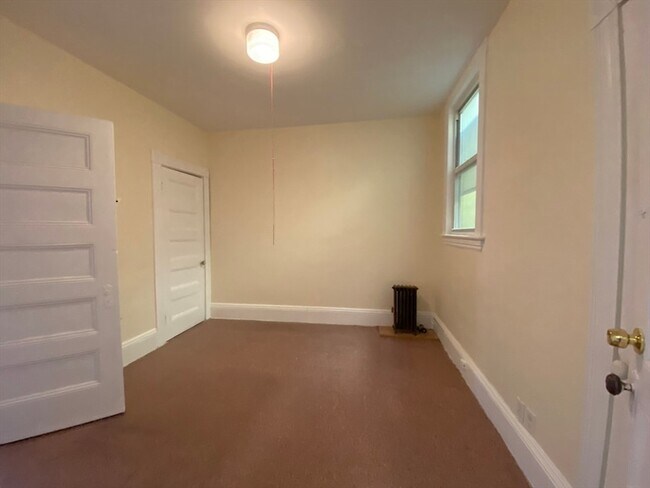 Building Photo - 884 Huntington Ave