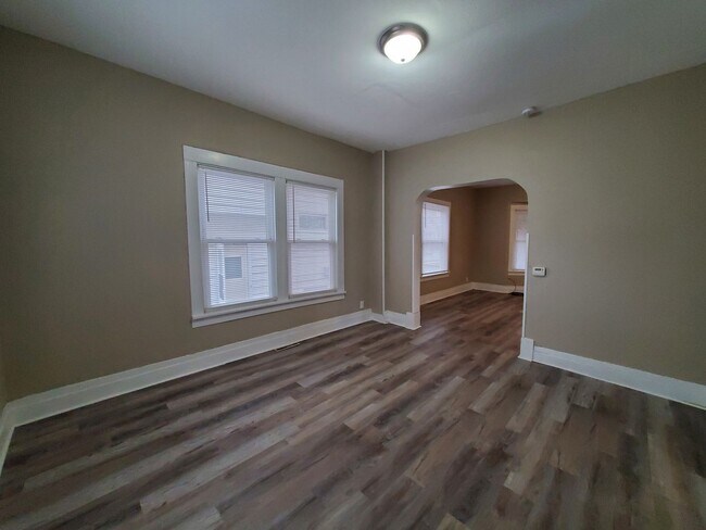 Building Photo - COMING SOON!! 506 Denver- large 3 bed house! **PETS OK**