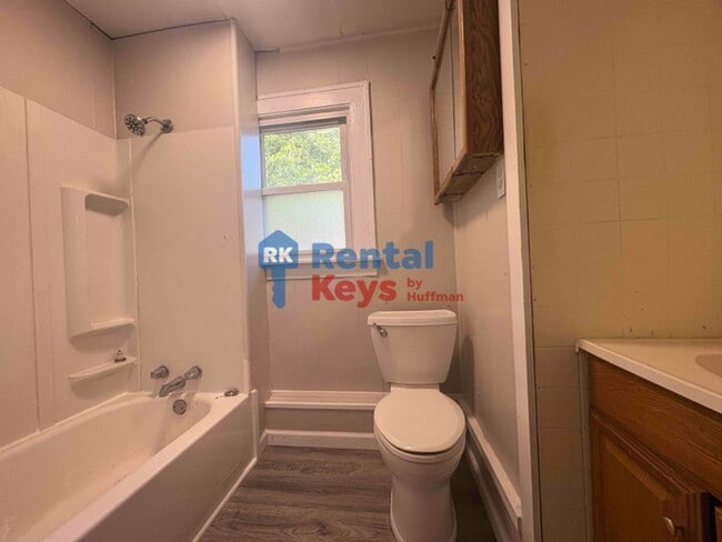 Building Photo - Two Bedroom House | Detached Garage