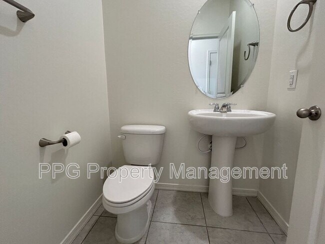 Building Photo - 20124 W Palo Verde Dr