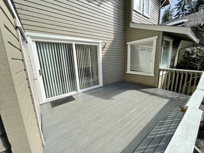 Building Photo - 1220 100th Pl NE