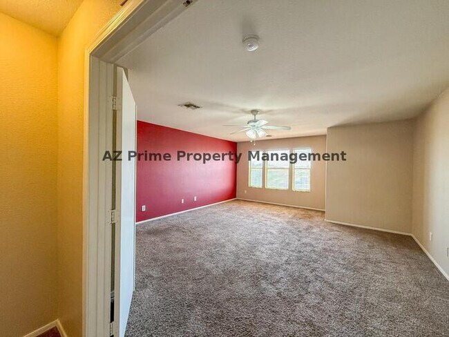 Building Photo - 583 W Racine Loop