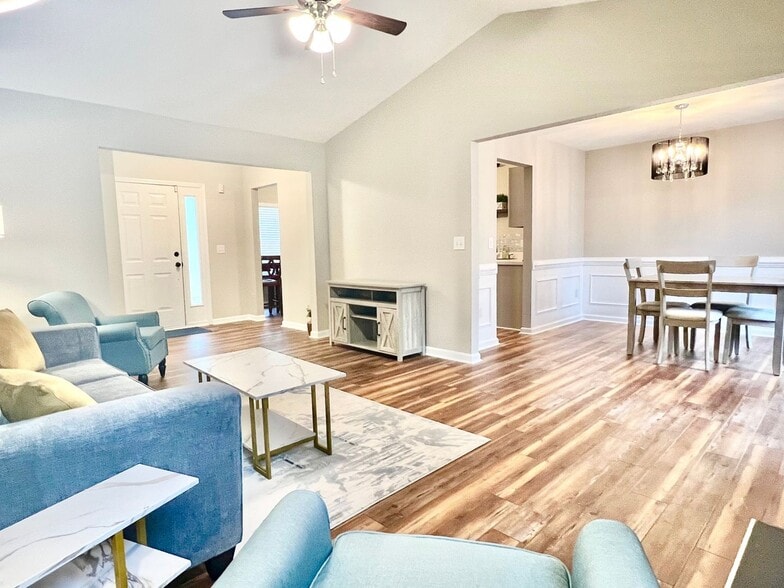 Building Photo - 700 Mossburn Ct