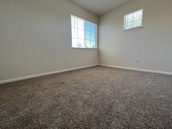 Building Photo - 4200 Buckskin Dr