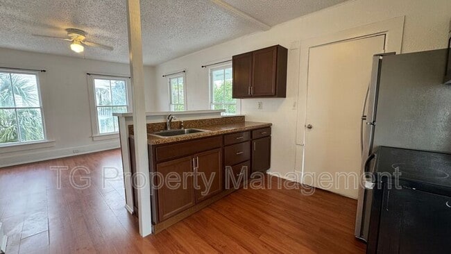 Building Photo - 32 Sanford St