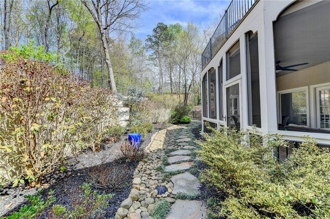 Building Photo - 6745 Laurel Oak Dr