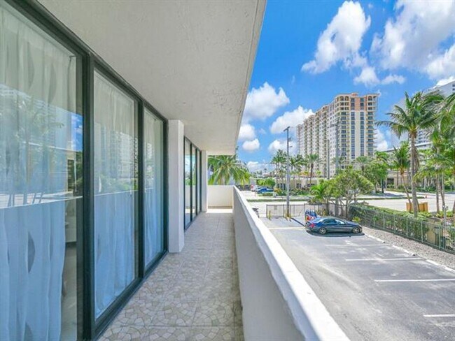 Building Photo - 2049 S Ocean Dr